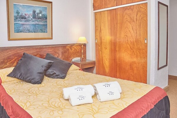 1 bedroom, WiFi, bed sheets