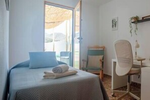 3 bedrooms, desk, iron/ironing board, travel crib