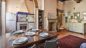 Classic Apartment | Living area - 2 Bedroom Apartment with Terrace (Florence)