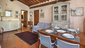 Classic Apartment | Living area - 2 Bedroom Apartment with Terrace (Florence)