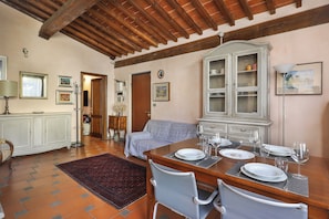 Classic Apartment | Living area - 2 Bedroom Apartment with Terrace (Florence)