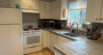 Charming carriage house in Ashland near downtown