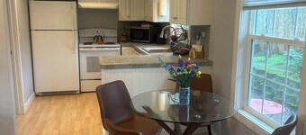 Charming carriage house in Ashland near downtown 