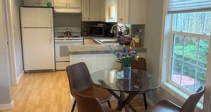 Charming carriage house in Ashland near downtown