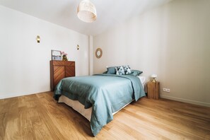 3 habitaciones, tabla de planchar con plancha, wifi y ropa de cama 