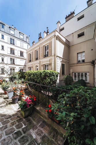 AMAZING MANSION IN THE HEART OF THE LATIN DISTRICT