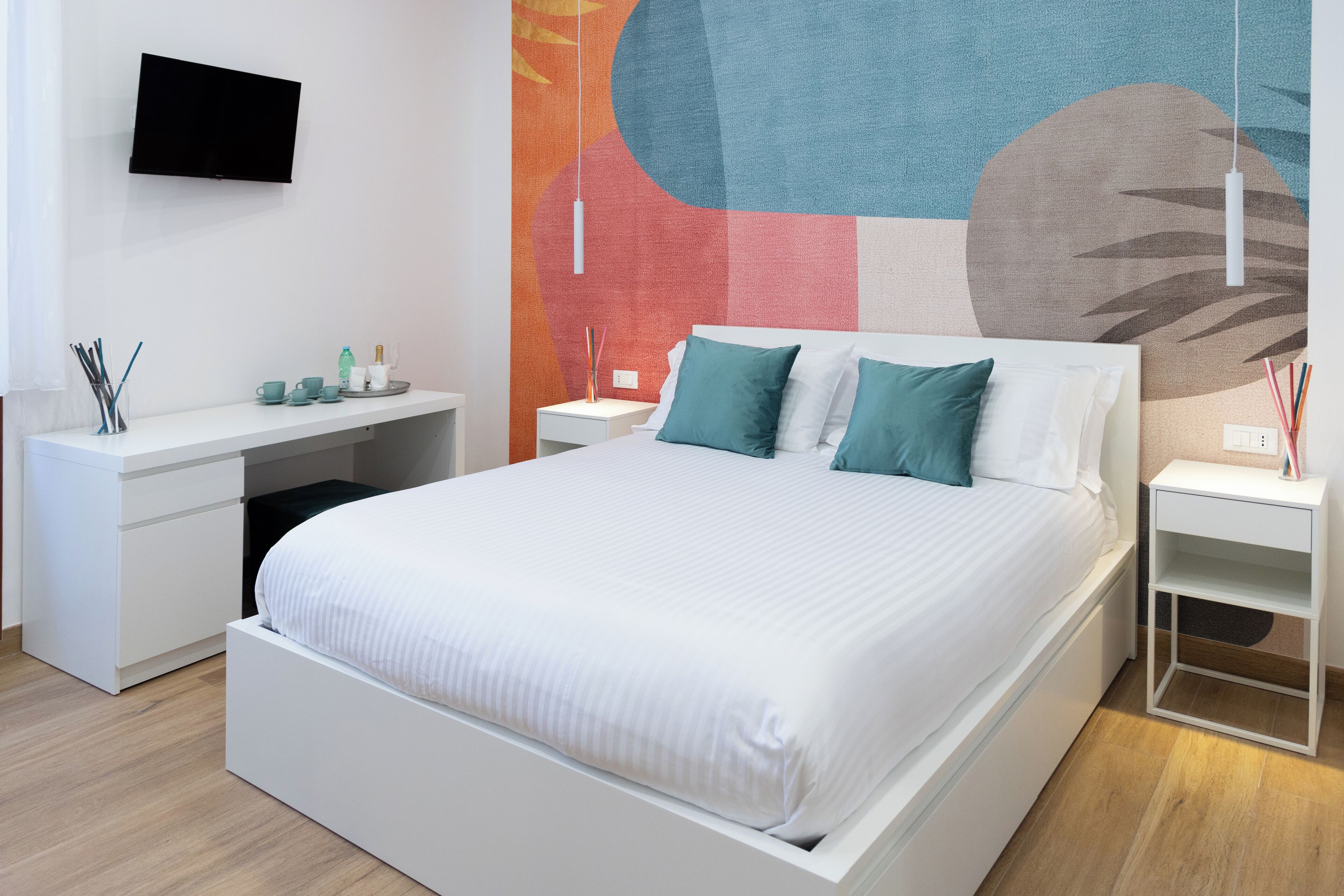 Kamar Deluks, pemandangan kota | Ruang kerja ramah laptop, tirai kedap cahaya, dan kedap suara