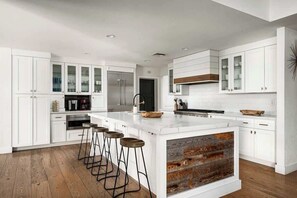 Coffee/tea maker, fridge, microwave, oven - Resort-Style Escape: Pool, Courts, and Endless Fun (Scottsdale)