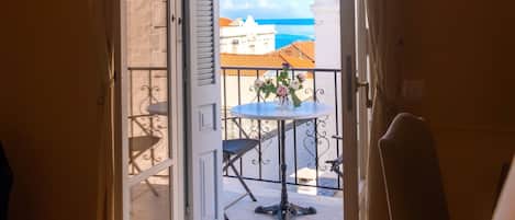 Chambre Double Classique, balcon, vue partielle sur la mer