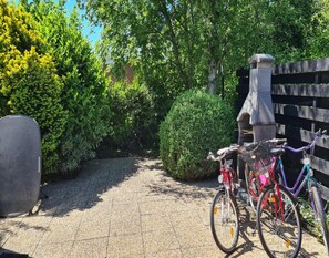 Property grounds - Holiday Home With Large Terrace (Sint Maartensvlotbrug)