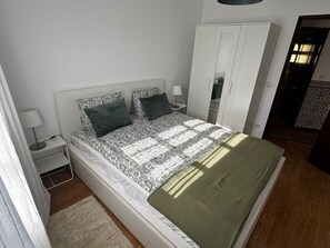 2 chambres, fer et planche à repasser, lit parapluie, Wi-Fi gratuit