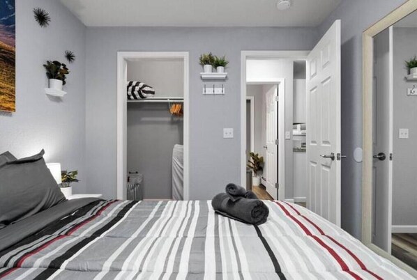 1 dormitorio, tabla de planchar con plancha, wifi