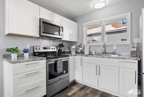Private kitchen - Stylish new 1 bedroom unit [16] (Anchorage)