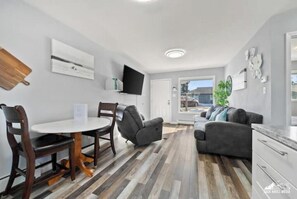 Interior - Stylish new 1 bedroom unit [16] (Anchorage)
