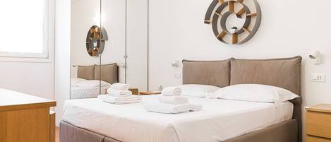 2 makuuhuonetta, silitysrauta/-lauta, Wi-Fi, vuodevaatteet