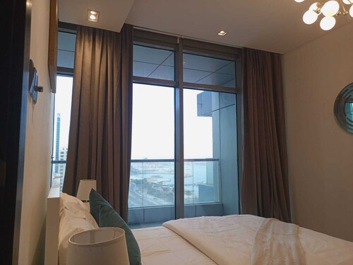 Hazel Oasis apt w/sea &city view