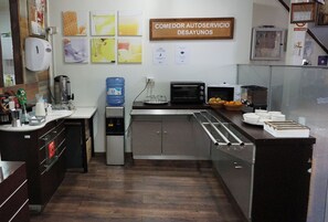 Colazione self-service inclusa, servita tutte le mattine 