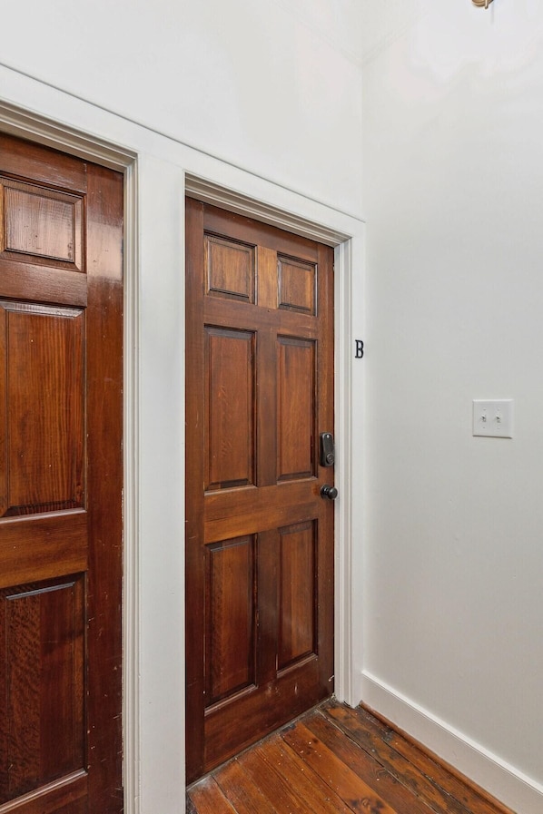Interior - Pinkadilly on Spring! Walk to King St|Porch|Bikes (Charleston)