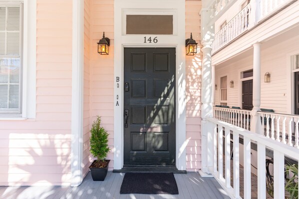 Exterior detail - Pinkadilly on Spring, in the heart of downtown, steps to King St, deck & bikes (Charleston)