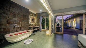 Towels, soap, shampoo, toilet paper