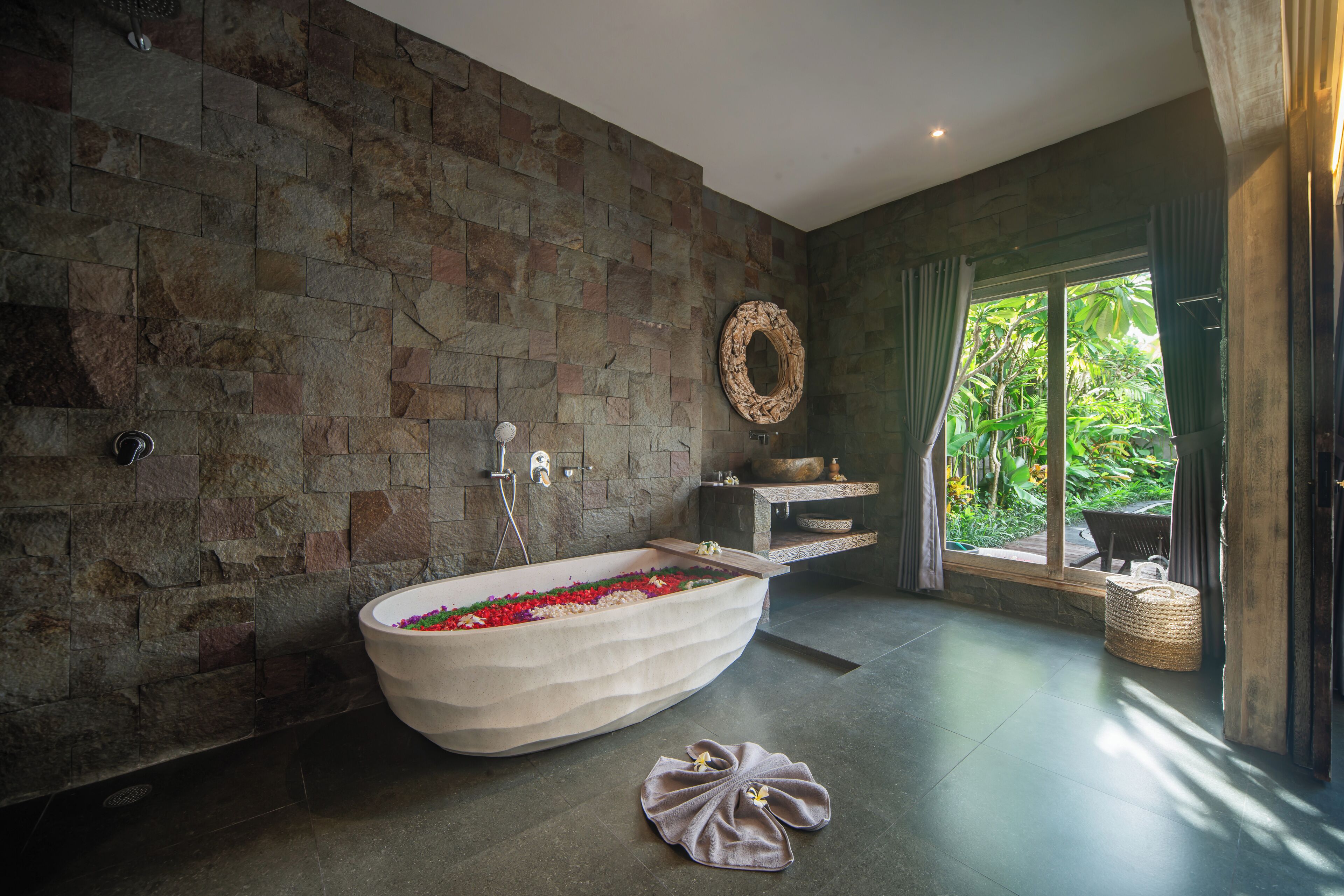 Towels, soap, shampoo, toilet paper