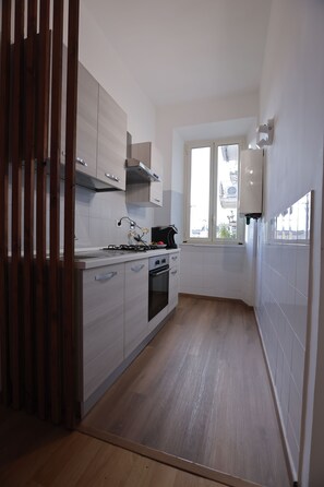 Fridge, microwave, oven, stovetop - 1 Bedroom Apartment - 1 Bathroom - Large Living Room - San Pietro Station (Roma)