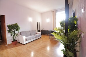 Smart TV - 1 Bedroom Apartment - 1 Bathroom - Large Living Room - San Pietro Station (Roma)