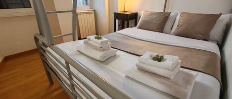 2 soverom, strykejern/-brett, wi-fi (inkludert) og sengetøy