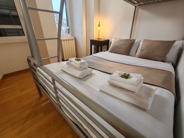 2 bedrooms, iron/ironing board, free WiFi, bed sheets