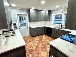 Private kitchen - Peaceful Family Retreat - 12PPL (Lutz)