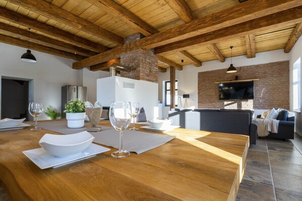 Dining - Villa in Rudnik With Private hot tub (Rudník)