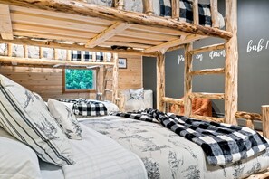 4 Schlafzimmer, Zimmersafe, Bügeleisen/Bügelbrett, Reisekinderbett
