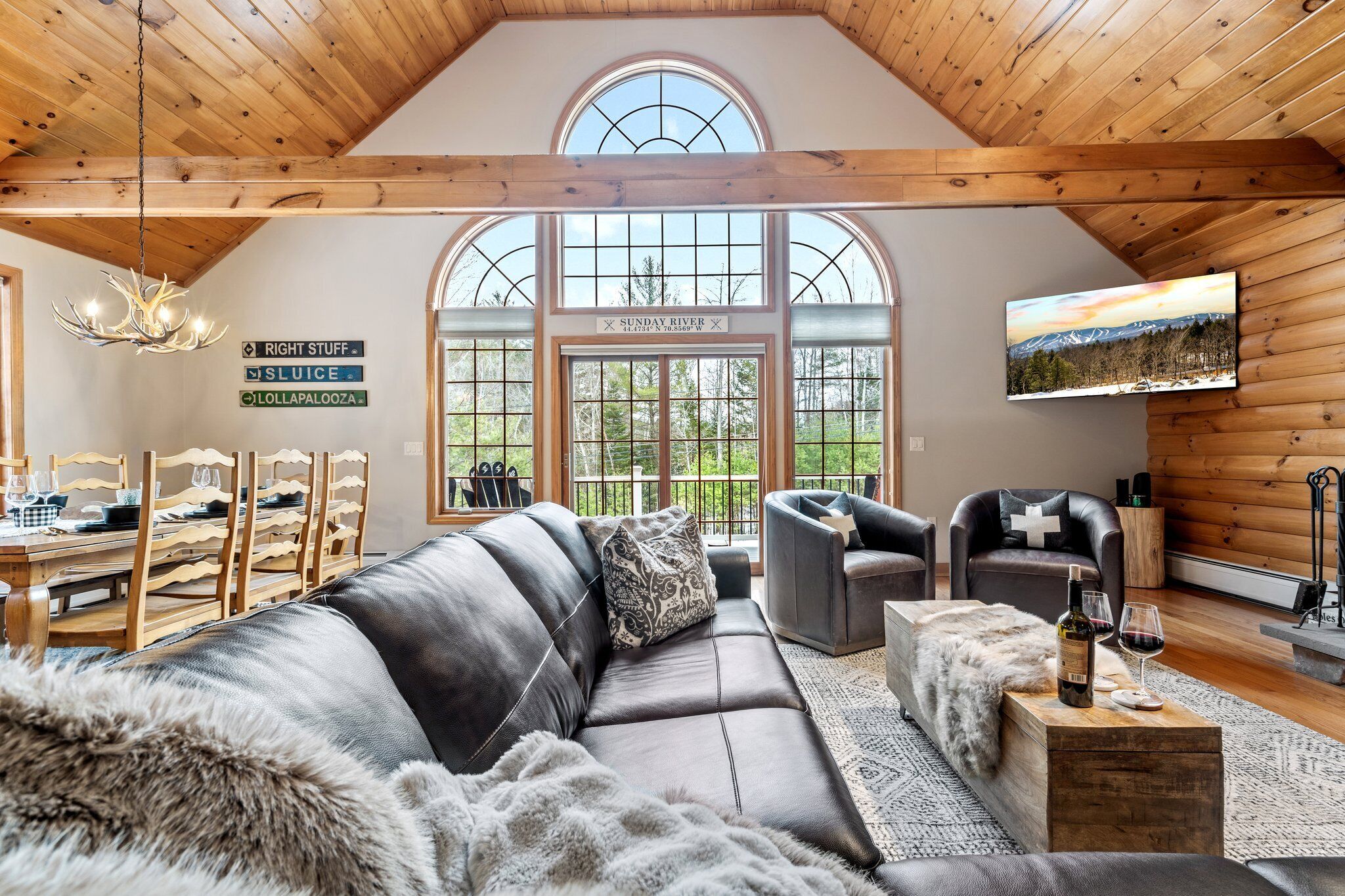 TV connectée, cheminée, jeux vidéo, baby-foot