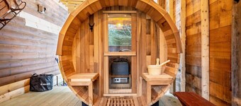 15 Guest Chalet with Sauna and Hot Tub - Bunk Room - 4 minutes to Sunday River