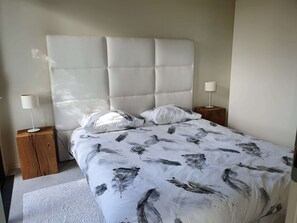 2 bedrooms, iron/ironing board, free WiFi, bed sheets - GARDEN APARTMENT SEA VIEW (Carqueiranne)