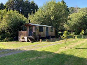 Exterior - Brook the shepherds hut in tranquil wooded surroundings  (Saltash)