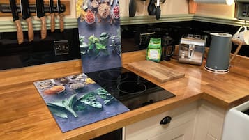 Fridge, microwave, stovetop, coffee/tea maker