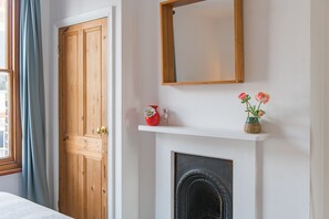 2 dormitoris, escriptori, planxa i posts de planxar i wifi 