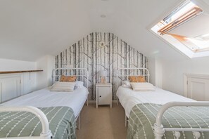2 Schlafzimmer, Schreibtisch, Bügeleisen/Bügelbrett, WLAN
