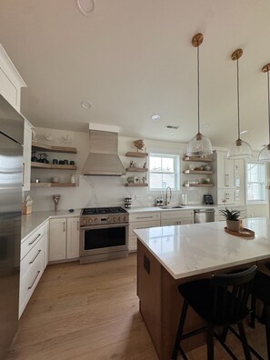 Fridge, microwave, oven, stovetop - Plan your getaway in our brand new 5-bedroom home in welcoming Bethany Beach. (Bethany Beach)