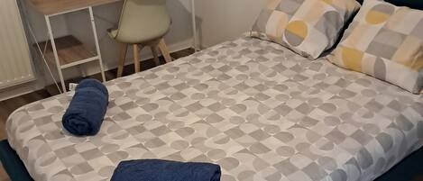 2 slaapkamers, een strijkplank/strijkijzer, wifi, beddengoed