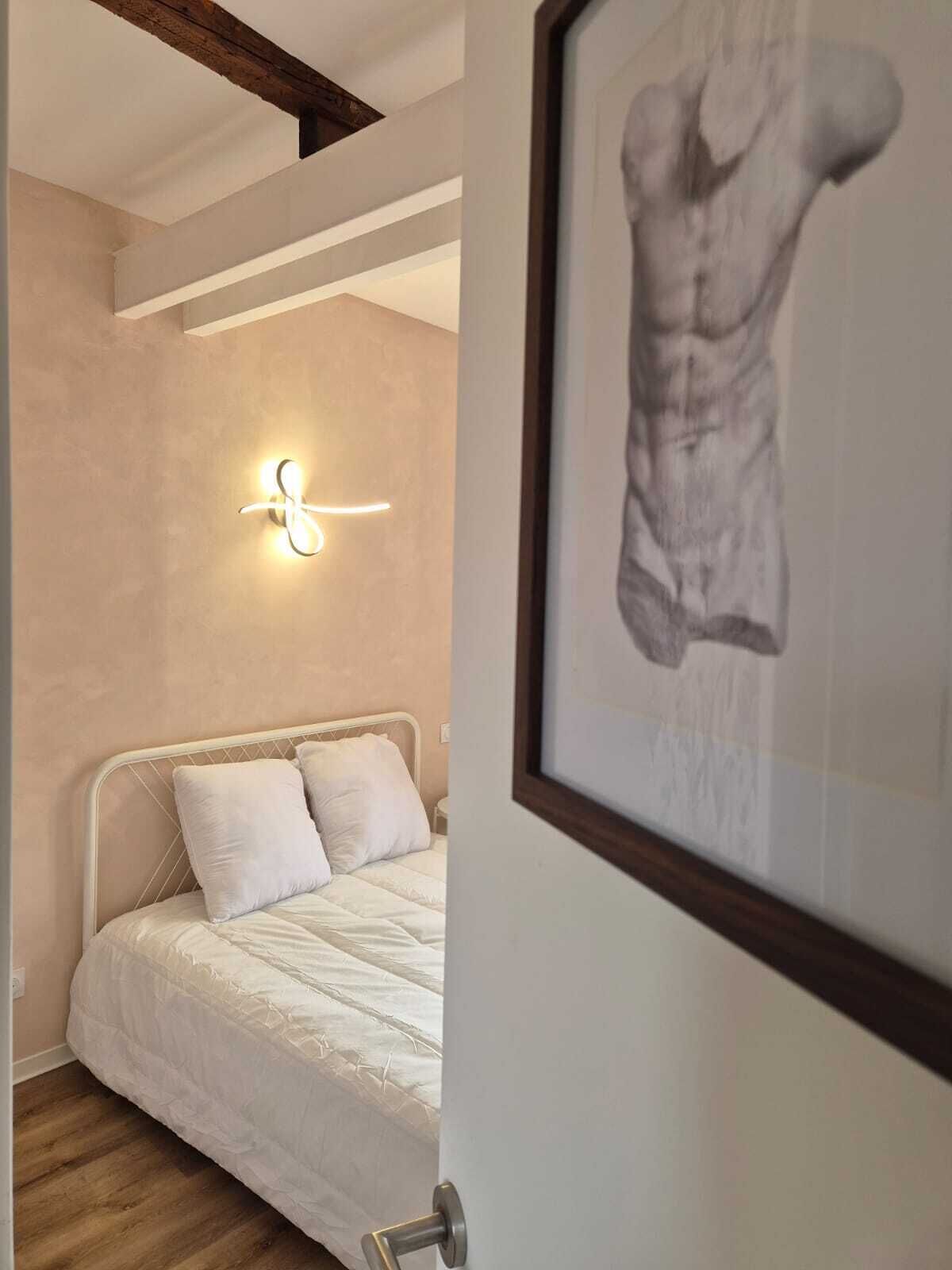 2 chambres, fer et planche à repasser, Wi-Fi, draps fournis