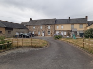 Exterior - Gîte L'étape conviviale sleeps up to 12 people 20mn from Dinan   (Guitté)