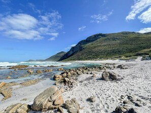 På stranden