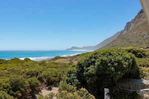 On the beach - Villa Scarborough - Four Bedroom Villa, Sleeps 8 (Cape Town)