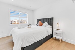 3 makuuhuonetta, työpöytä, silitysrauta/-lauta, ilmainen Wi-Fi