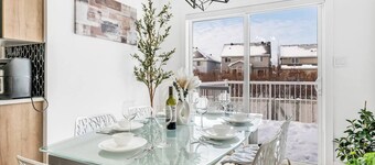 Hot Tub| Patio| Netflix|Games|Fireplace|Sleeps 8