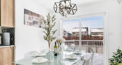 Hot Tub| Patio| Netflix|Games|Fireplace|Sleeps 8