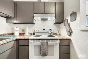 Cookware/dishes/utensils