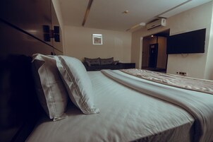 Habitación superior | Ropa de cama de alta calidad, colchones viscoelásticos, escritorio